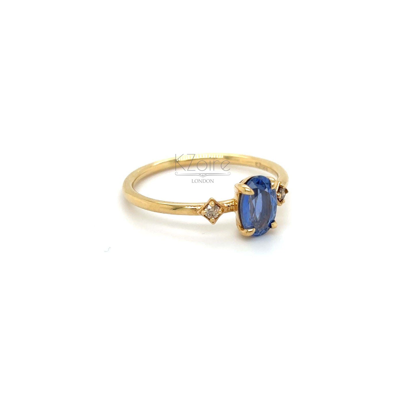 Solitaire oval sapphire ring with diamonds accents | KZ-6001