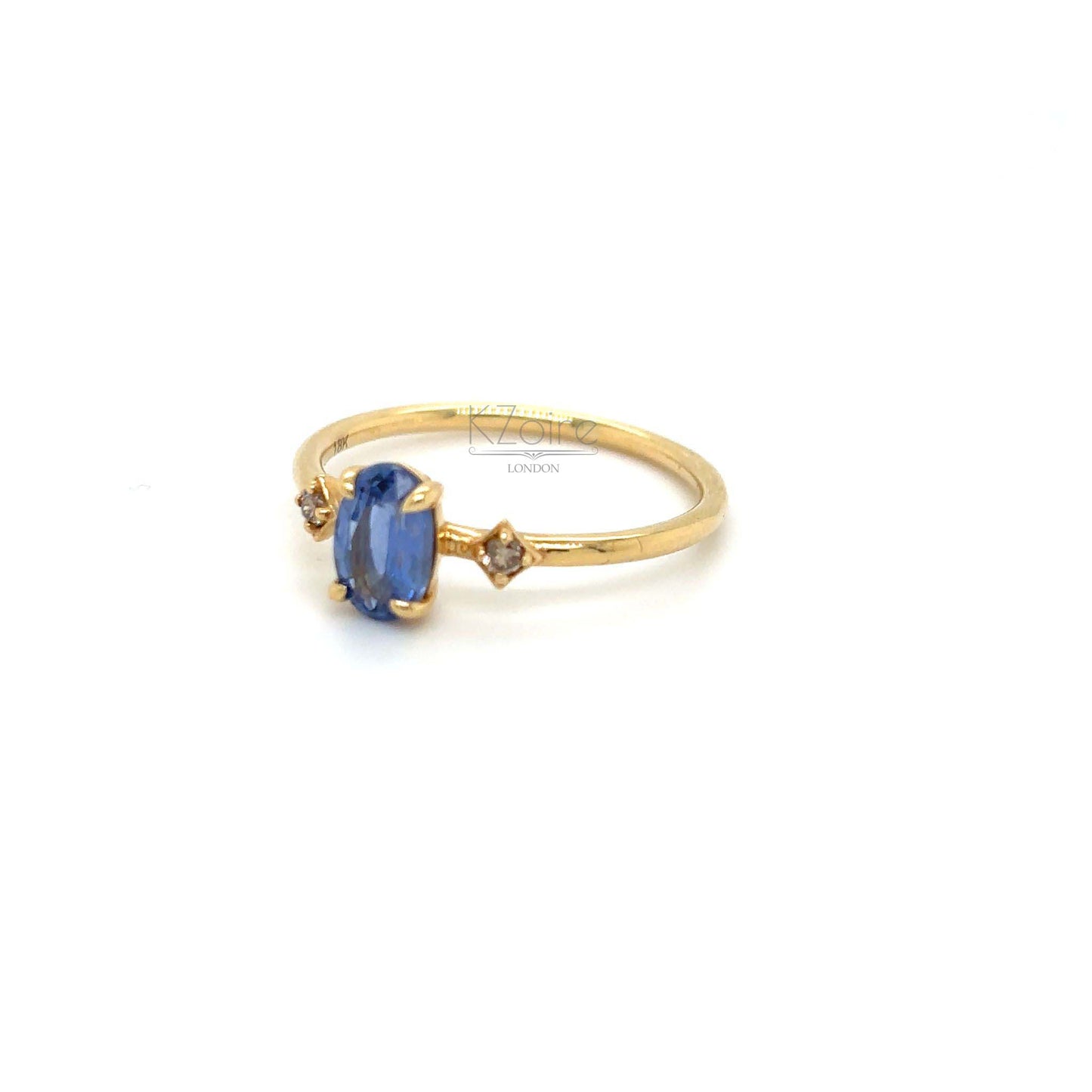 Solitaire oval sapphire ring with diamonds accents | KZ-6001